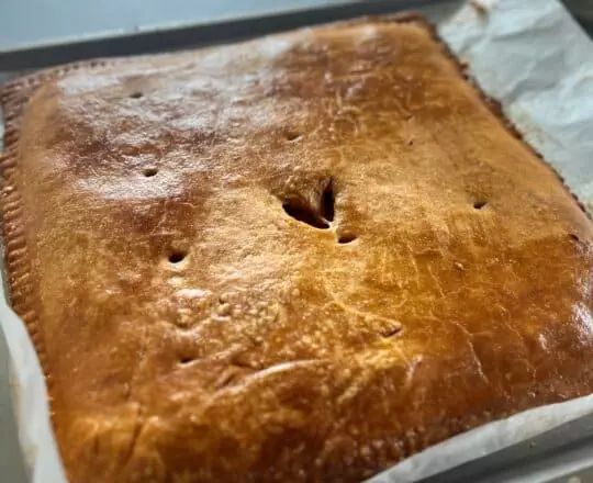 Empanada gallega casera de atún